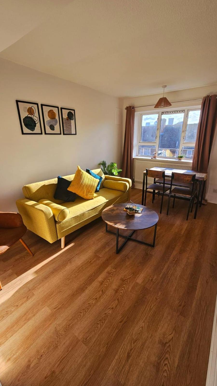 Excel O2 Stunning Large 3 Bedroom Apartment With Balcony Лондон Екстериор снимка